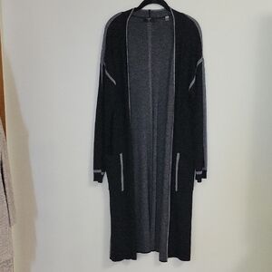 Tahari Black and Gray Cardigan Viscose/Nylon/Poly 5% Cashmere Size Large